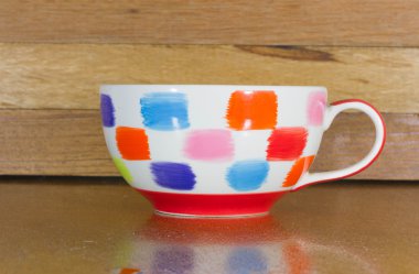 Ahşap arka plan üzerinde kahve kupa