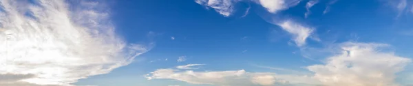 夕焼け空と雲 - パノラマ効果 — ストック写真