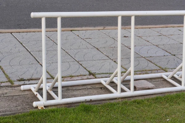 Sistema di parcheggio biciclette vuoto e incustodito — Foto Stock