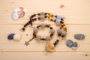 El yapımı kolye ve bileklik kolye deniz kabukları ve st ile