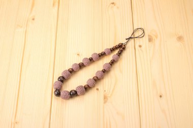 El yapımı kolye kahverengi tığ işi