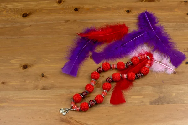 El yapımı kırmızı boncuk kolye kiraz ile tığ işi