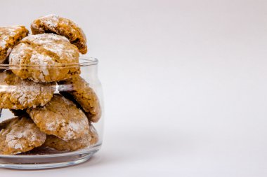 Amaretti saydam cam kavanoza kapatmak yukarıya 2