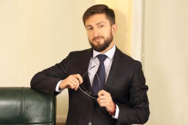 başarılı iş adamı ofiste