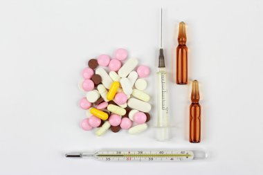 tıbbi tabletleri, iğneler, termometre, şırınga için ampul 