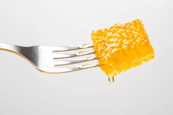 Frischer Honig Tropft Aus Wachshonig Auf Eine Tischgabel Vitaminnahrung Und — Stockfoto