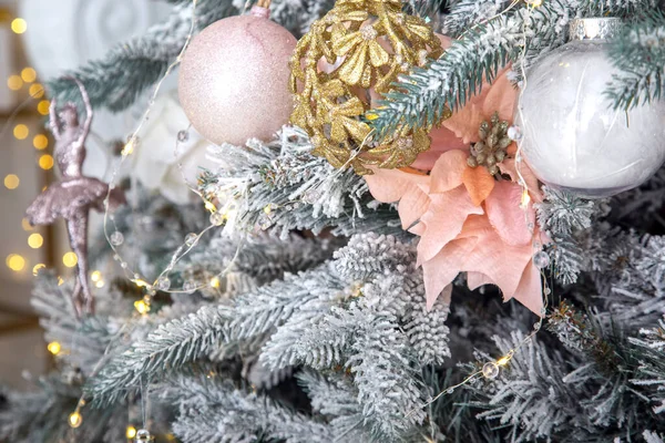 Árbol Navidad Con Decoraciones Juguetes — Foto de Stock