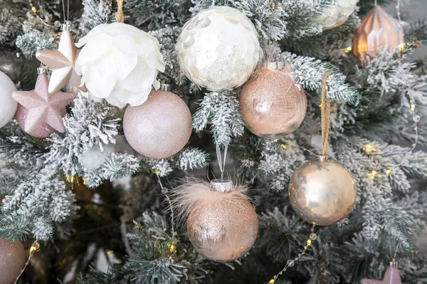 Árbol Navidad Festivo Con Decoraciones Juguetes — Foto de Stock