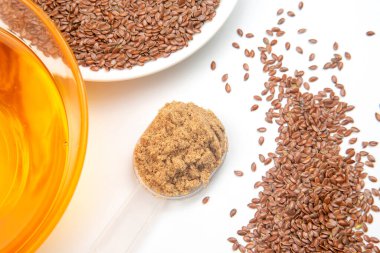 beyaz sırtüstü keten tohumu ve yağ