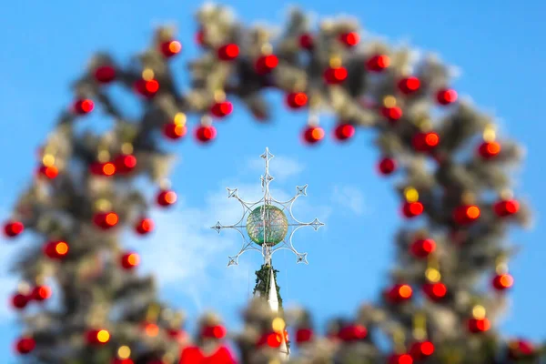 Κορυφή Ενός Μοντέρνου Διακοσμητικού Νέου Έτους Και Χριστουγεννιάτικου Δέντρου Στο — Φωτογραφία Αρχείου