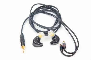 Hi-Fi müzik çalar için kulaklık. Müzik severler ve işitsel suçlular için ses ve modern ekipman