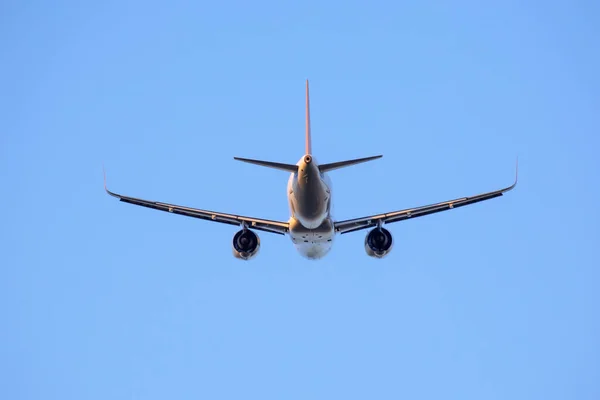 Avião Passageiros Voa Céu Indústria Dos Transportes Aéreos — Fotografia de Stock