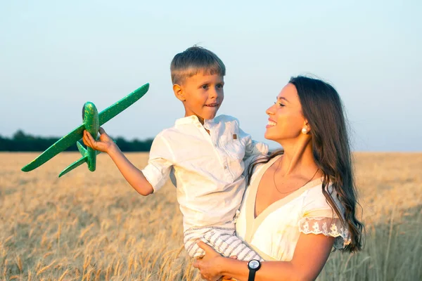 Happy Woman Her Beautiful Son Wheat Field Love Motherhood — Stock Photo, Image