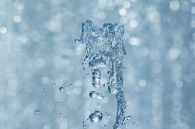 Çeşmeden bir figür.