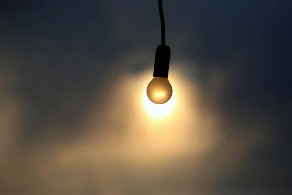 Lamp in de zonsondergang — Stockfoto