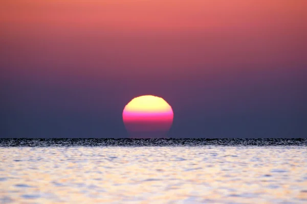 Lever de soleil sur la mer — Photo