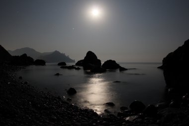 Ay ışığı parlıyor