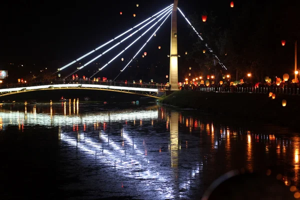 Cidade noturna Kharkiv, Ucrânia — Fotografia de Stock