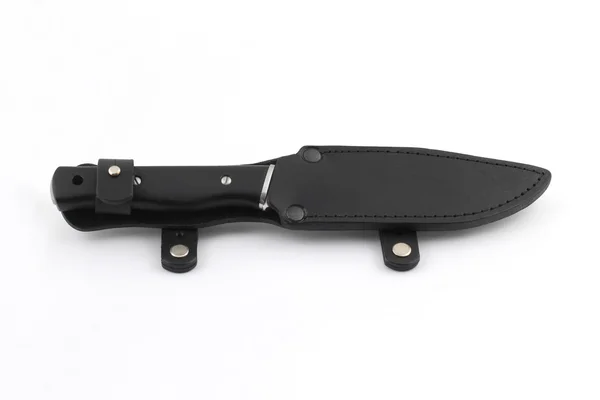 Un couteau avec une poignée noire de Micarta en fourreau de cuir noir — Photo