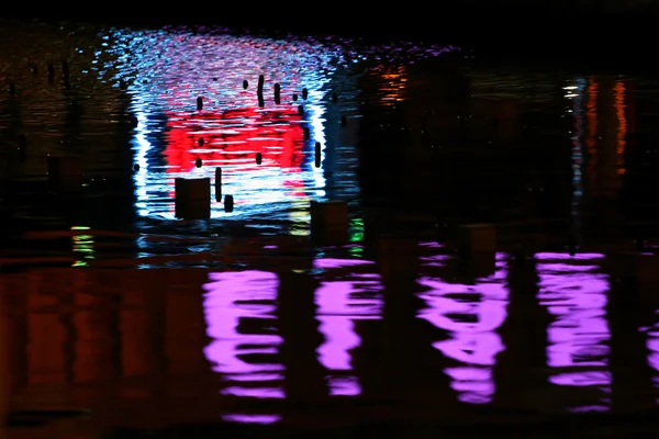 Color reflection in the asphalt after the rain in the evening — Stock Photo, Image