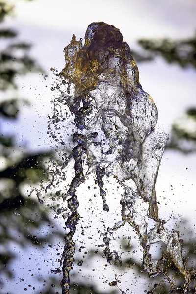 Tropfen des Springbrunnens am Himmel — Stockfoto