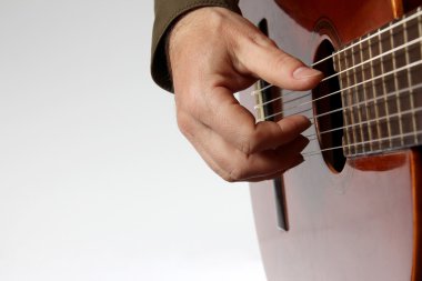 Klasik Gitar closeup oynarken akor
