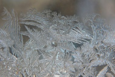 Olağandışı Frost'un üzerinde bir kış penceresi