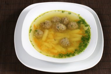 Köfteli ve sebzeli çorba.