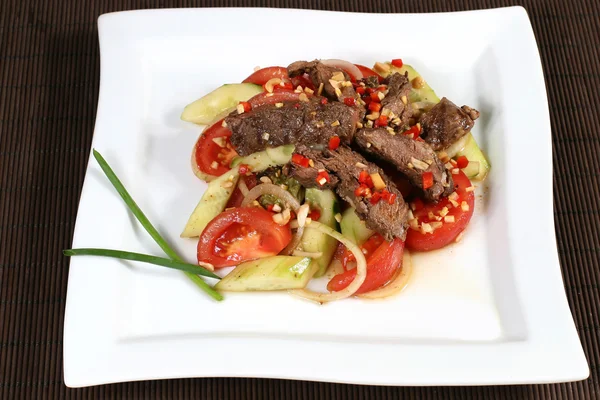 Carne asada jugosa con verduras — Foto de Stock