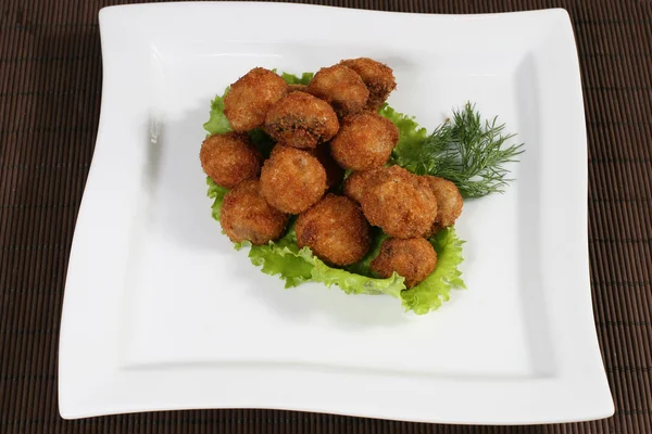 Boulettes de viande frites à la feuille de laitue — Photo