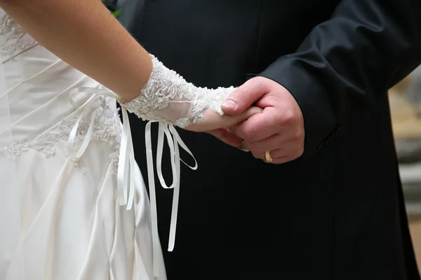 The groom holds the bride's hand close up — Stock Photo, Image