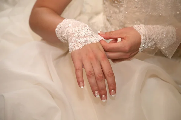 Bruden är bandaget på handen — Stockfoto