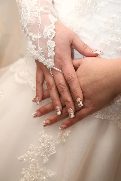 Bruid hand in hand op heup — Stockfoto