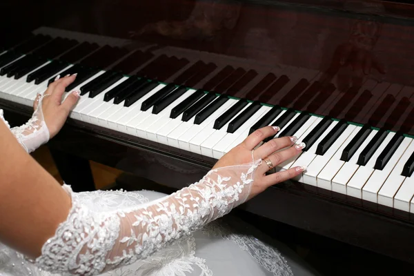 Bride plays the piano closeup Royalty Free Stock Photos
