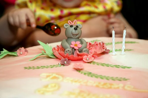 Krásný dort pro dítě k narozeninám — Stock fotografie