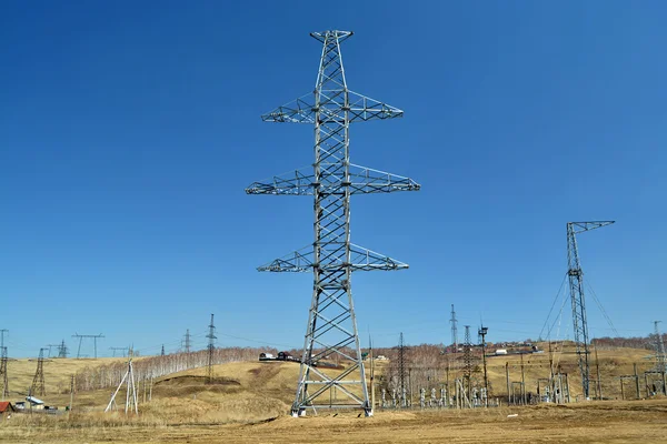 Yüksek gerilim güç hatları fotoğraf — Stok fotoğraf