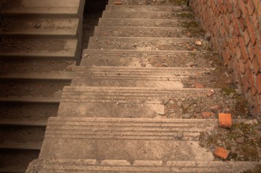 Beton merdiven aşağı