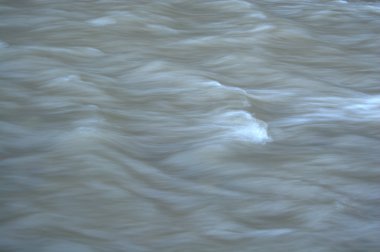 Bulanık Nehri akış fotoğraf