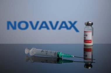 Novavax Kapalı Aşı Logosu ve Inoculation Şırıngası
