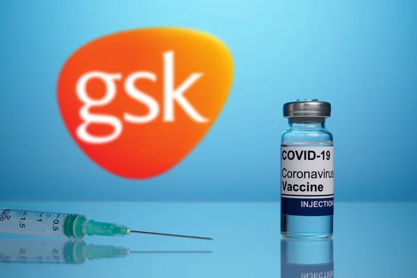 Logo de la vacuna GSK Covid con jeringa para inoculación —  Fotos de Stock