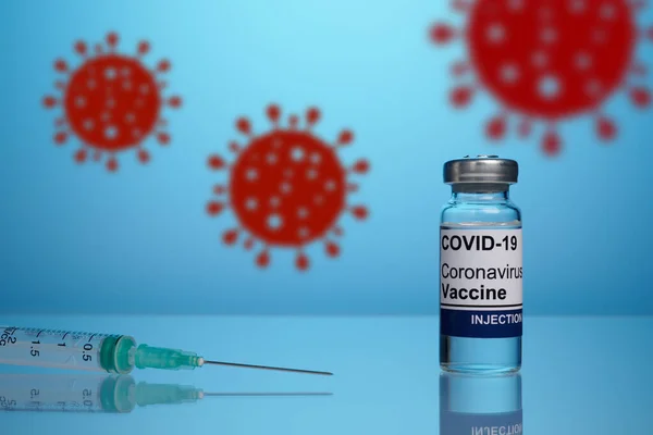 Vacuna covid con jeringa de inoculación sobre el fondo del Coronavirus — Foto de Stock