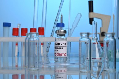 Kimya Laboratuvarında Moderna Covid Aşısının Fotoğrafı