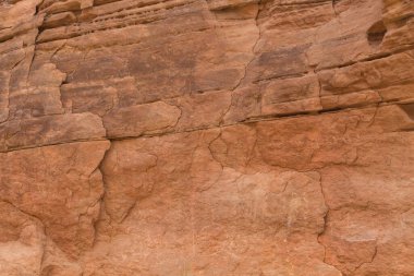 Kırmızı kayaların doğal dokusu. Renkli Kanyon, Mısır, Çöl, Sina Yarımadası, Nuweiba, Dahab.