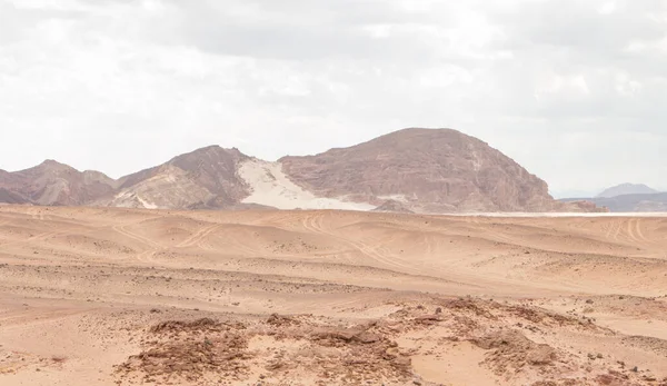 Wüste Rote Berge Felsen Und Bewölkter Himmel Ägypten Farbenschlucht Sinai — Stockfoto