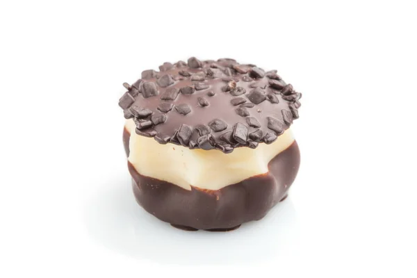 Egy Csokis Cukorka Fehér Háttérrel Oldalnézet Közelről — Stock Fotó
