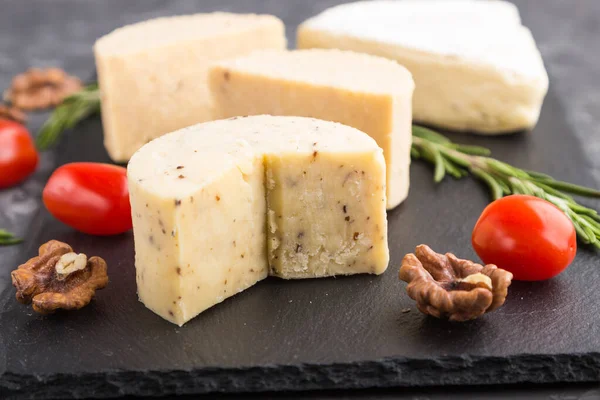 Cheddar Cheese Various Types Cheese Rosemary Tomatoes Black Slate Board — Stock Photo, Image