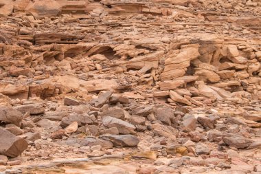 Kırmızı kayaların doğal dokusu. Renkli Kanyon, Mısır, Çöl, Sina Yarımadası, Nuweiba, Dahab.