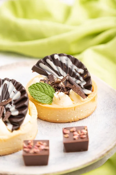 Tartelettes Sucrées Chocolat Crème Fromage Avec Tasse Café Sur Fond — Photo