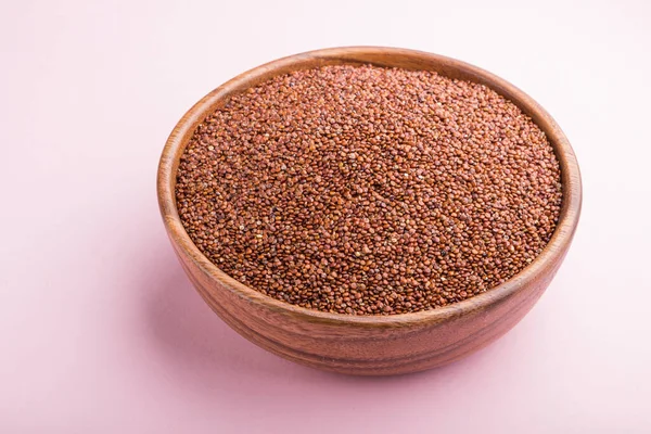 Wooden Bowl Raw Red Quinoa Seeds Pastel Pink Background Side — Stock Photo, Image