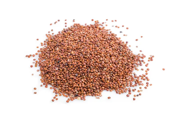 Stapel Rauwe Rode Quinoa Geïsoleerd Witte Achtergrond Zijaanzicht Close Macro Stockafbeelding